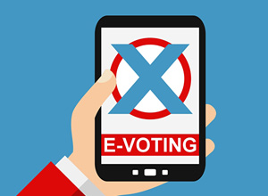 Hand mit Smartphone. Der Bildschirm zeigt ein X - darunter steht e-Voting. Bild: keport